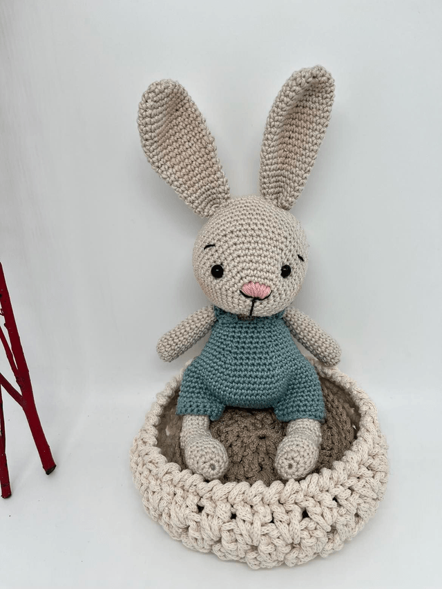 Petit lapin fait au crochet