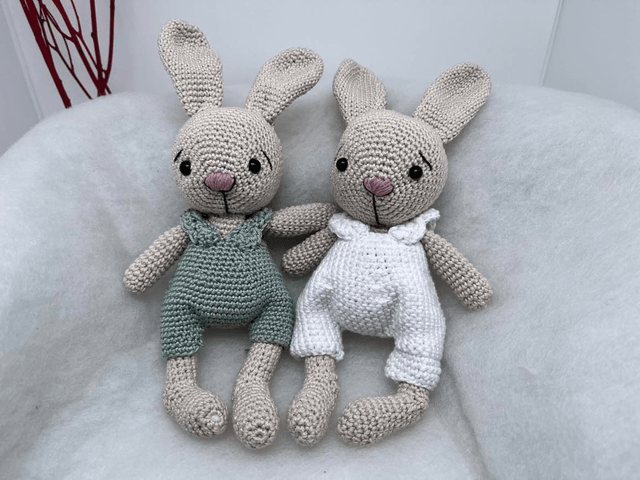 Petit lapin fait au crochet