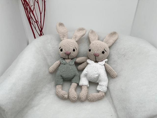 Petit lapin fait au crochet