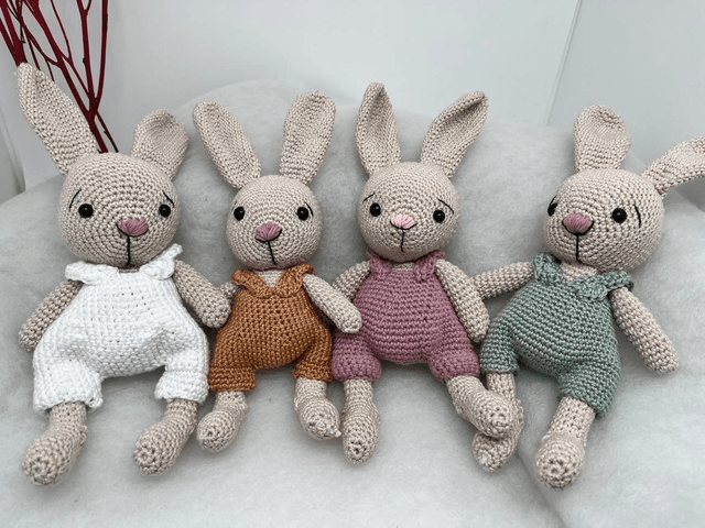 Petit lapin fait au crochet